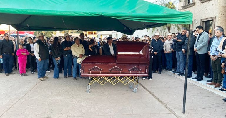 Con una emotiva cabalgata, Bácum rinde homenaje a su presidente municipal, Serge Enríquez Tolano