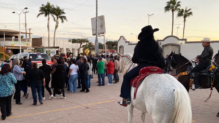 Con una emotiva cabalgata, Bácum rinde homenaje a su presidente municipal, Serge Enríquez Tolano