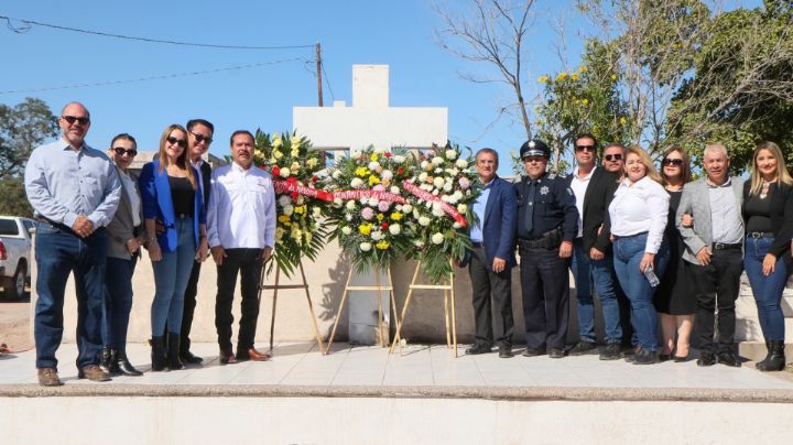Comisaría de Seguridad Pública realiza homenaje a 'policías caídos' en el panteón municipal de Navojoa