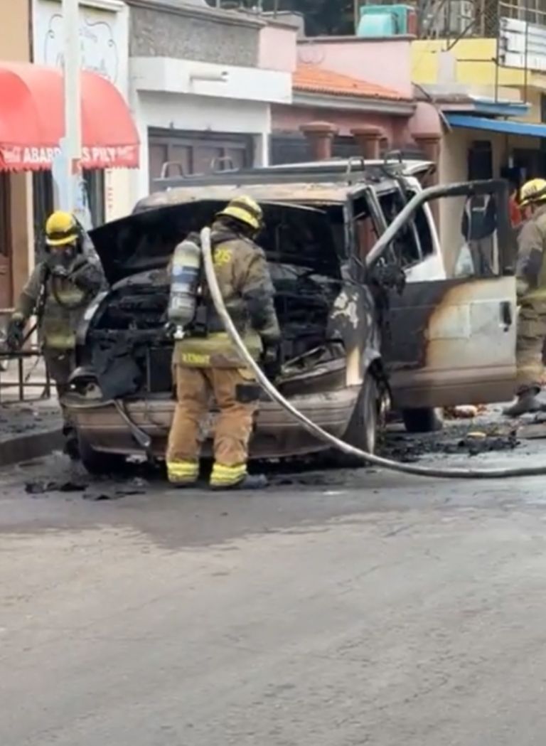El vehículo quedó destruido 