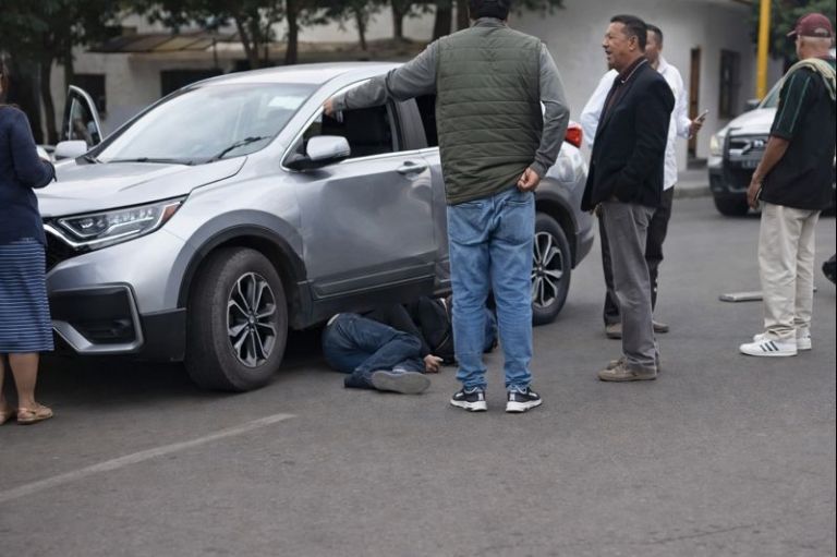 El lesionado permaneció tendido en el suelo hasta recibir atención médica