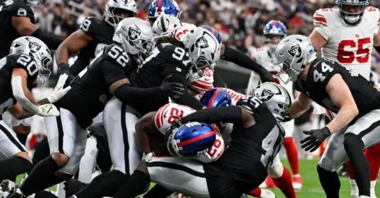 Raiders están urgidos de un mariscal de campo