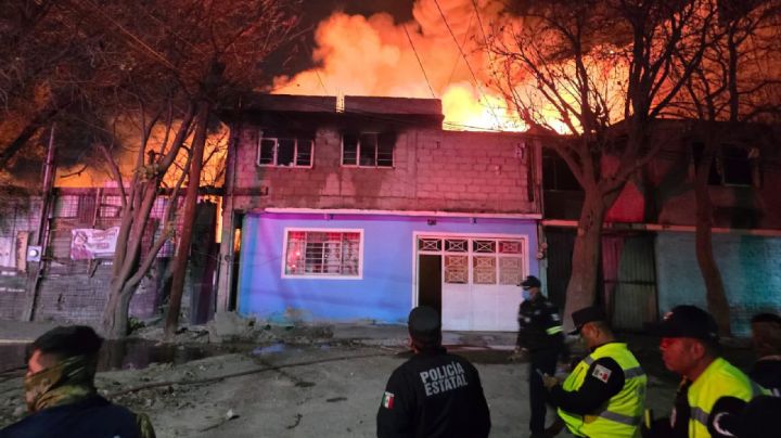 Evacúan a 130 personas tras INCENDIO en bodega de solventes que operaba SIN PERMISOS en Ecatepec (FOTOS)