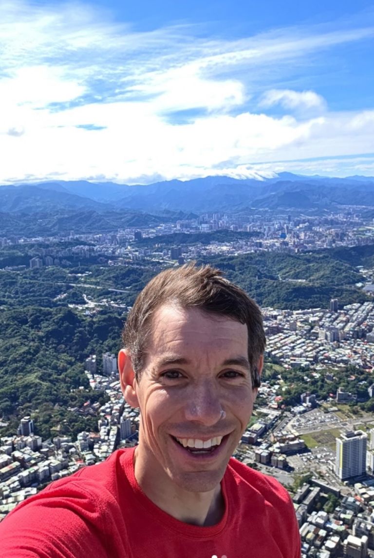 Alex Honnold arriba del Taipei 101