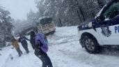 Foto ilustrativa de la nota titulada: Estuvieron a punto de morir CONGELADOS: Rescatan a familia varada en carretera de Chihuahua