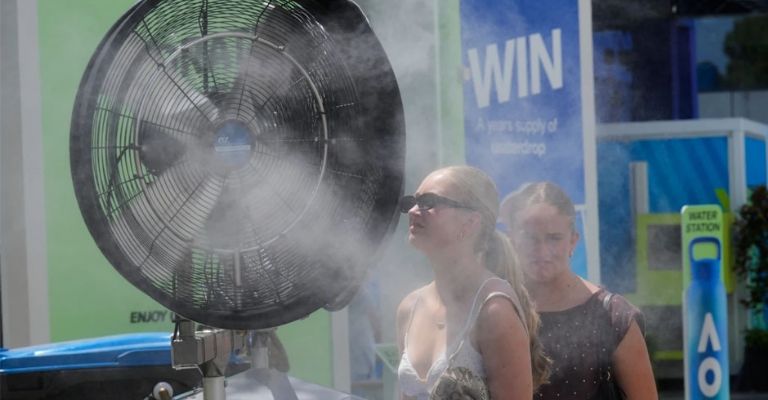 Los aficionados buscan estar cerca de los ventiladores