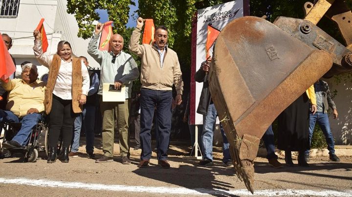 Lamarque Cano da banderazo de inicio a la rehabilitación de vialidades en la colonia Cortinas
