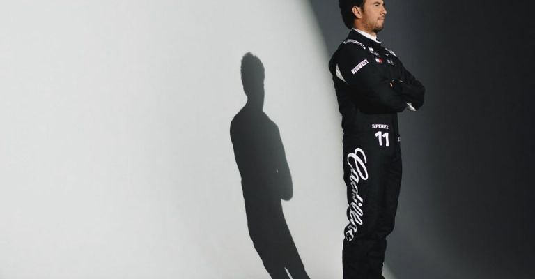 'Checo' aparece con su tradicional número 11