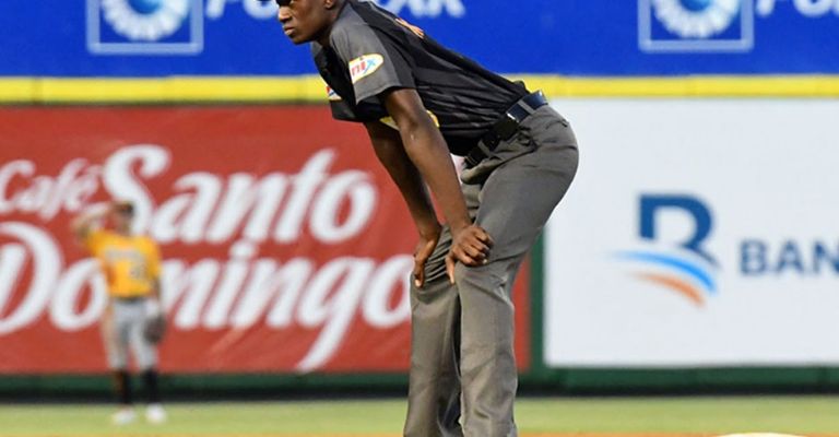 Félix Neón de Dominicana repite de nuevo en una serie