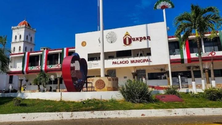 Bala perdida alcanza a funcionario en el palacio municipal de Tuxpan; fue llevado a hospital