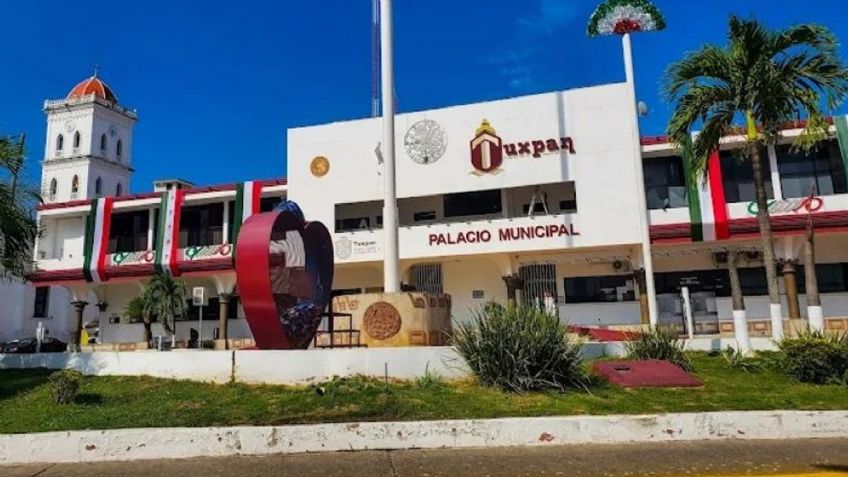 Bala perdida alcanza a funcionario en el palacio municipal de Tuxpan; fue llevado a hospital