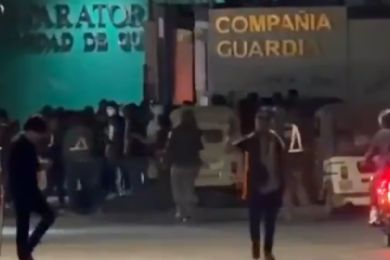Protesta violenta en Zapopan: Mototaxistas causan destrozos en cuartel de la Guardia Nacional (VIDEO)
