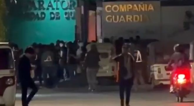 Protesta violenta en Zapopan: Mototaxistas causan destrozos en cuartel de la Guardia Nacional (VIDEO)