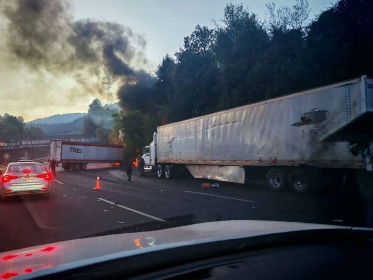 Autoridades se movilizaron por un accidente en la México-Toluca este viernes. Foto: Facebook