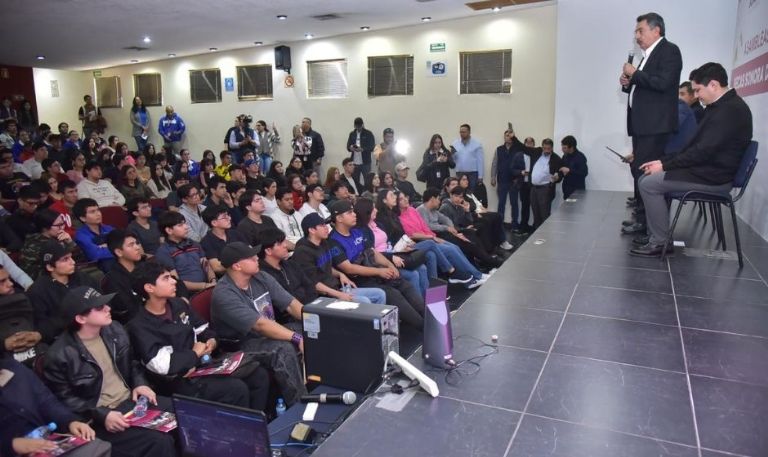 Javier Lamarque encabeza asamblea informativa del programa de Becas Sonora con autoridades universitarias