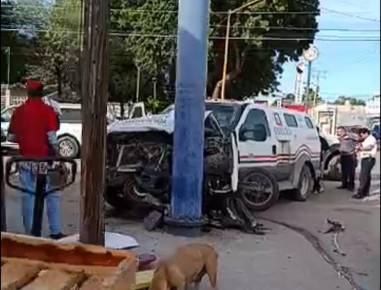 Una camioneta de valores impactó a un motociclista en tremendo accidente en la colonia Constitución