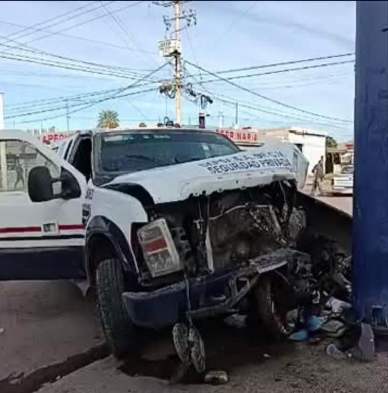 Una camioneta de valores impactó a un motociclista en tremendo accidente en la colonia Constitución