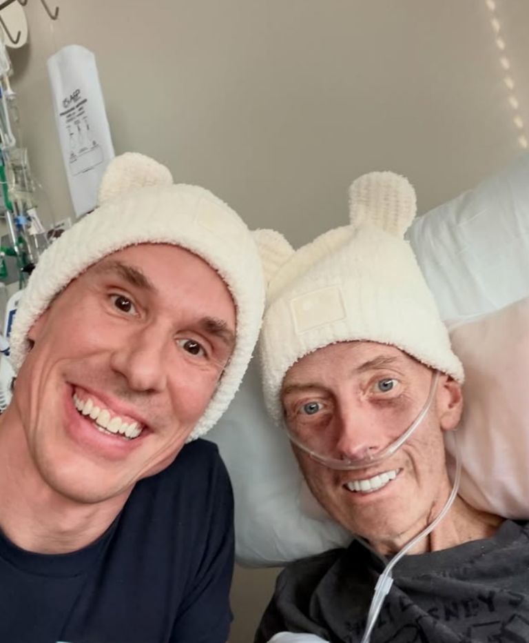 Bret Hanna-Shuford y su esposo 