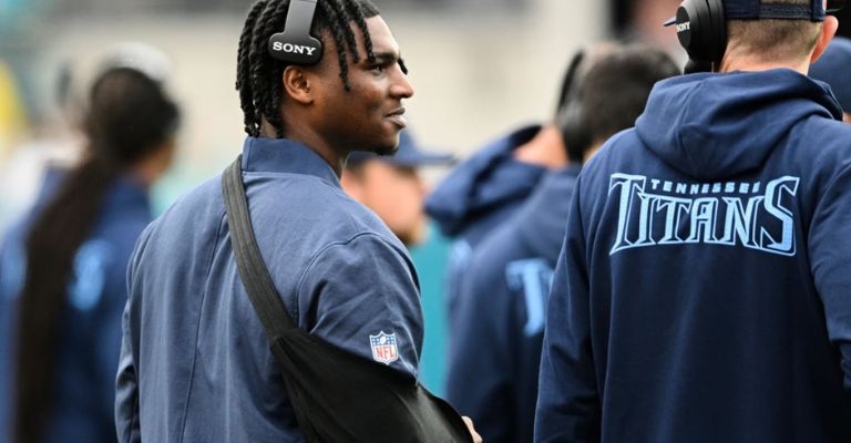 Ward salió lesionado del juego