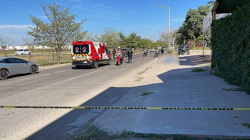 Asesinan a balazos a hombre en el poniente de Culiacán; gatillero lo persiguió a pie y le disparó