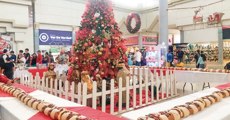 Casa Ley celebra 10 años de su tradicional corte de rosca en Ciudad Obregón con familias