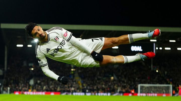 Raúl Jiménez anota golazo y comanda la victoria del Fulham ante el Chelsea