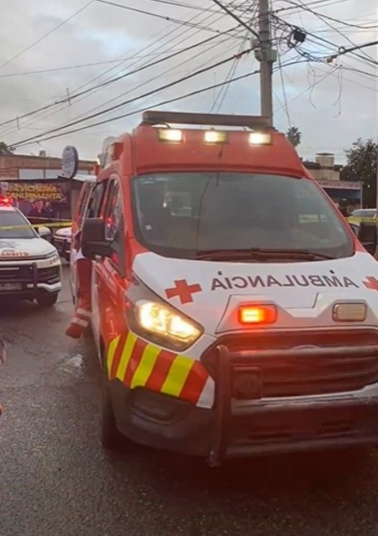 Personal especializado realizó las maniobras correspondientes para intentar salvar al hombre.