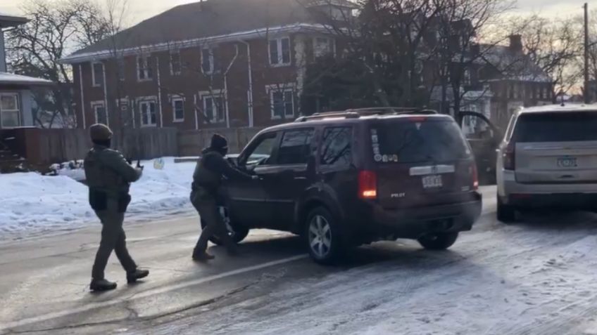 (VIDEO) Agente de ICE mata a mujer durante redada migratoria en Minneapolis; Trump respalda la decisión
