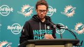 Foto ilustrativa de la nota titulada: Cae uno más: Los Miami Dolphins despiden a Mike McDaniel como su entrenador