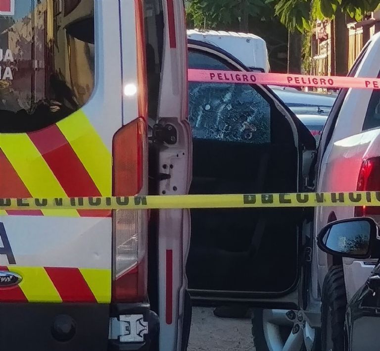 El automóvil que fue blanco de la agresión armada