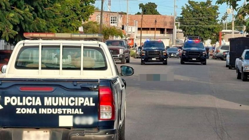 Agresión armada deja a una mujer ejecutada en calles de Guasave; le dispararon desde un carro