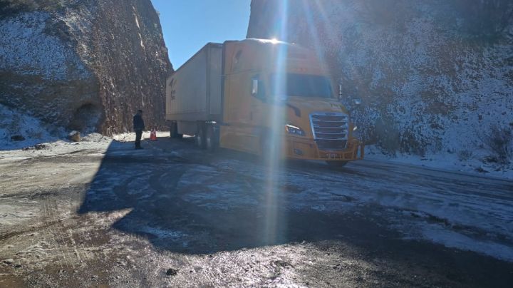 Caída de nieve deja incomunicados a Sonora y Chihuahua; reabren tramo carretero bajo vigilancia