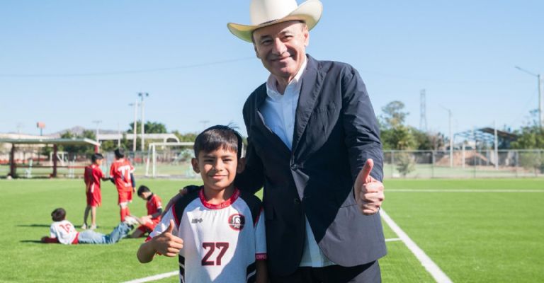 Durazo Montaño recupera Unidad Deportiva Ley 57 y del campo de fútbol JOSS #3 en Hermosillo