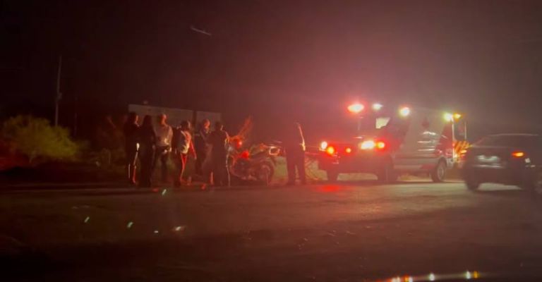 Motociclista resulta lesionado tras accidente de tránsito en la colonia Libertad.