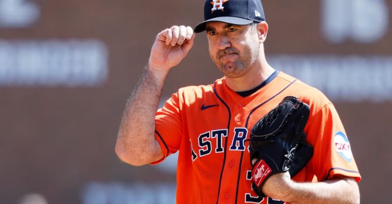 El diestro ha vestido varias franelas en MLB