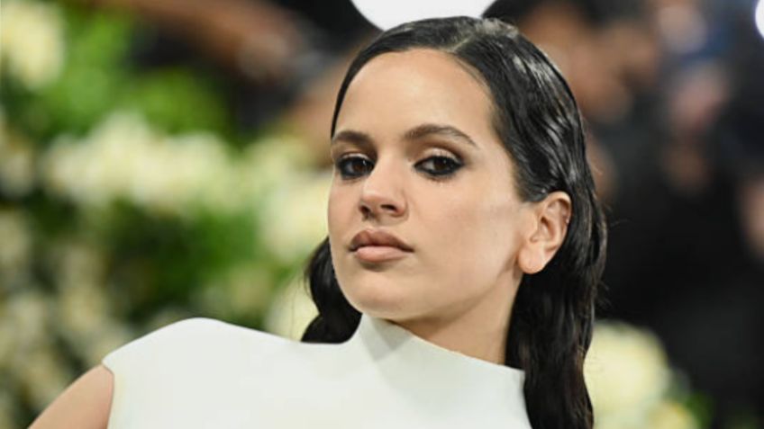 Denuncian a Rosalía por encender un cigarro en entrevista; advierten que la sanción sería millonaria