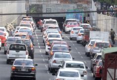 Foto ilustrativa de nota Doble Hoy No Circula VIERNES 13 de febrero 2026: Por Contingencia Ambiental, estos autos no circulan