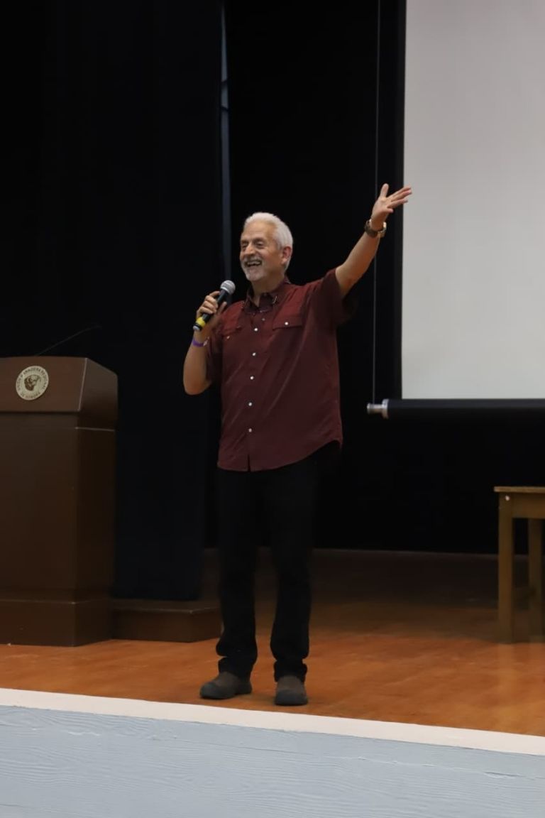 Suelos vivos, una alternativa ante la sequía: Ray Archuleta en conferencia a beneficio del Banco de Alimentos de Hermosillo