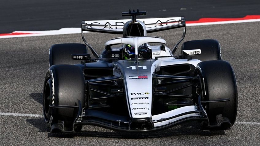 'Checo' Pérez hace simulación de carrera y afina detalles para el debut de Cadillac en la F1 2026