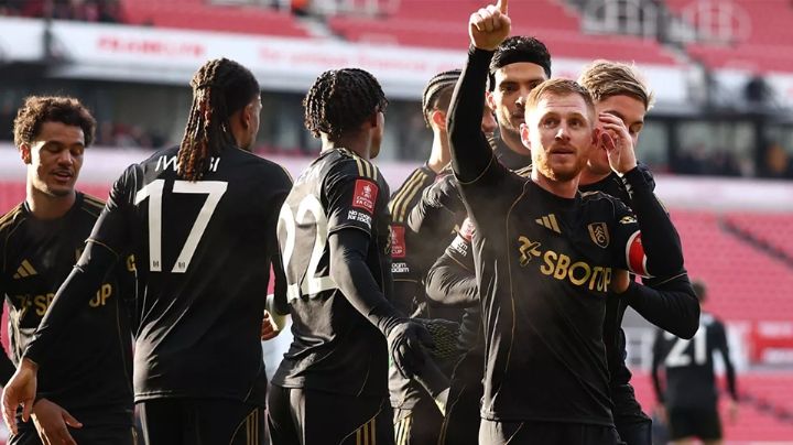 Raúl Jiménez y el Fulham logran triunfo ante el Stoke City para avanzar de ronda en la FA Cup
