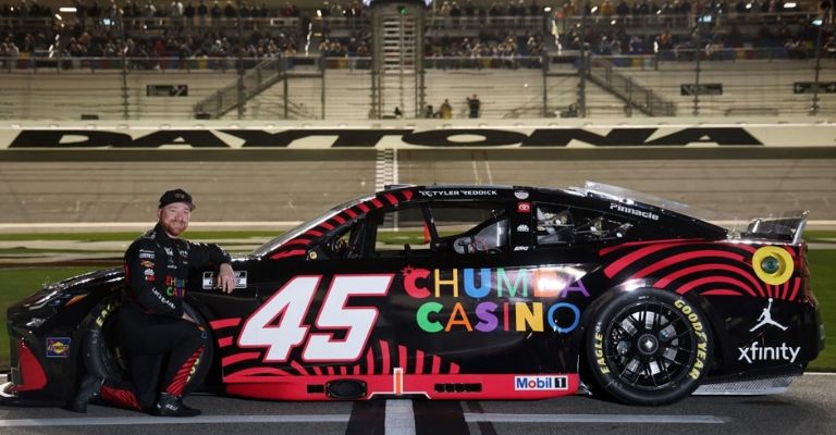 Reddick festejó al final de la carrera