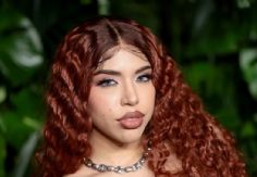 Foto ilustrativa de nota Gobierno de Veracruz elimina VIDEOS del show de Yeri Mua en Carnaval por fumar en el escenario