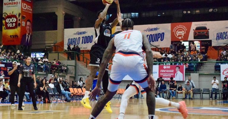 Whittington dispara sobre la defensa de los Pioneros