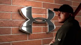 Foto que representa a Mexicano Alejandro Kirk hace historia al ser nombrado embajador de reconocida marca deportiva