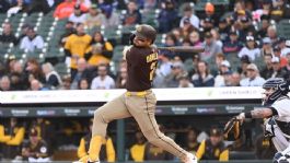Foto que representa a MLB: El mexicano Tirso Ornelas, fue puesto en asignación por los San Diego Padres