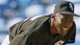 Foto que representa a Su 'Majestad' Michael Jordan estuvo a tan solo una firma de jugar en la Liga Arco Mexicana del Pacífico