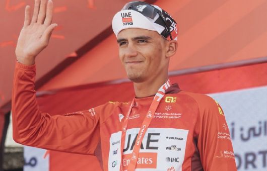 Isaac del Toro destaca y permanece en el top 10 del UAE Tour tras la etapa de contrarreloj