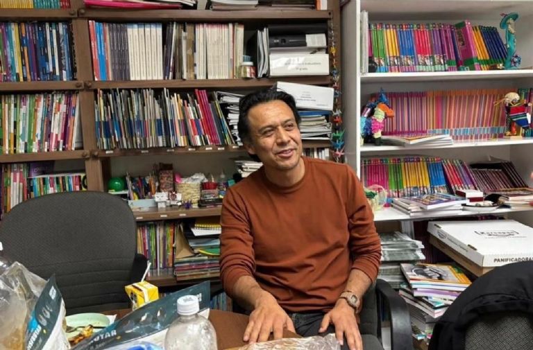 Después de cuatro días 'atrincherado', Marx Arriaga abandona su oficina en la SEP