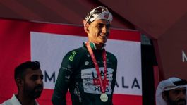 Foto que representa a Isaac del Toro escala puestos y se coloca como sublíder del UAE Tour 2026 luego de 3 etapas