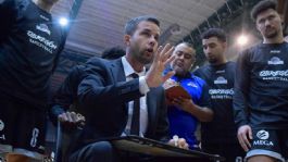 Foto que representa a Manu Gelpi, coach de Halcones, quiere levantar la copa de la Liga Mexicana de Baloncesto Cibacopa